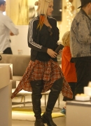 23D326BB00000578-2863945-Always_unique_Gwen_wore_red_checked_harem_pants_and_what_appeare-a-5_14179235745815B15D.jpg