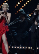 257CF4C900000578-2945371-All_about_The_Voice_Gwen_Stefani_and_Adam_Levine_teamed_up_for_a-a-22_14234644977235B15D.jpg