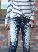 2618E3A400000578-2969583-Painting_a_statement_Gwen_s_distressed_jeans_featured_a_painted_-a-3_14249208292955B15D.jpg