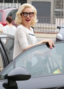 Gwen-Stefani-Leaving-Appointment-LA-Pictures5B15D~2.jpg