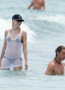 Gwen-Stefani-and-Gavin-Rossdale-in-the-ocean-at-Miami-Beach-0812.jpg