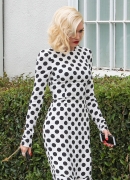 Gwen-Stefani-in-Long-Dress--01.jpg