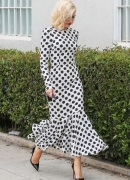 Gwen-Stefani-in-Long-Dress--10.jpg