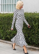 Gwen-Stefani-in-Long-Dress--12.jpg