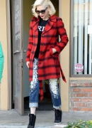 Gwen-Stefani-in-Red-Coat--075B15D.jpg