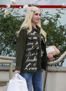 Gwen-Stefani-out-and-about-in-Los-Angeles--065B15D.jpg
