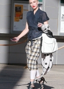 Gwen-Stefani-stepped-out-for-a-day-at-the-theatre-while-in-Los-Angeles5B15D.jpg