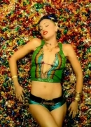 Gwen_Stefani_-_Luxurious_ft__Slim_Thug_050.jpg