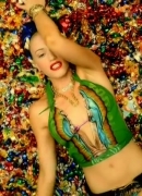 Gwen_Stefani_-_Luxurious_ft__Slim_Thug_108.jpg