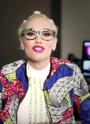Gwen_Stefani_Gushes_About_Her_New_Eyeglasses_Collections_035.jpg
