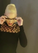 Gwen_Stefani_Gushes_About_Her_New_Eyeglasses_Collections_094.jpg