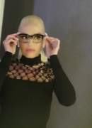 Gwen_Stefani_Gushes_About_Her_New_Eyeglasses_Collections_100.jpg