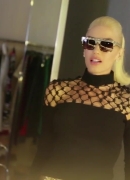 Gwen_Stefani_Gushes_About_Her_New_Eyeglasses_Collections_116.jpg