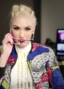 Gwen_Stefani_Gushes_About_Her_New_Eyeglasses_Collections_214.jpg