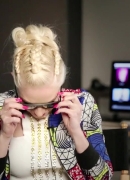 Gwen_Stefani_Gushes_About_Her_New_Eyeglasses_Collections_226.jpg