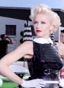 Priceless_Surprises_from_Gwen_Stefani_and_MasterCard_015.jpg