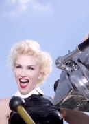 Priceless_Surprises_from_Gwen_Stefani_and_MasterCard_048.jpg