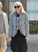 gwen-stefani-leaves-a-acupuncture-clinic-in-los-angeles_35B15D.jpg