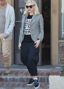 gwen-stefani-leaves-a-acupuncture-clinic-in-los-angeles_65B15D.jpg