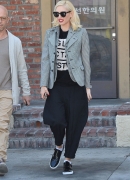 gwen-stefani-leaves-a-acupuncture-clinic-in-los-angeles_75B15D.jpg