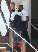 gwen-stefani-out-and-about-in-los-angeles-10-30-2015_105B15D.jpg