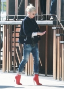 gwen-stefani-out-and-about-in-los-angeles-10-30-2015_25B15D.jpg