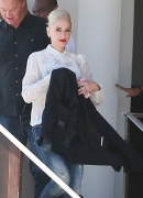 gwen-stefani-out-and-about-in-los-angeles-10-30-2015_65B15D.jpg