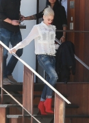 gwen-stefani-out-and-about-in-los-angeles-10-30-2015_75B15D.jpg
