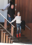 gwen-stefani-out-and-about-in-los-angeles-10-30-2015_85B15D.jpg