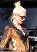 gwen-stefani-out-and-about-in-los-angeles-12-06-2015_45B15D.jpg