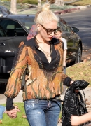 gwen-stefani-out-and-about-in-los-angeles-12-06-2015_75B15D.jpg
