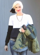 gwen-stefani-out-and-about-in-los-angeles-12-12-2015_15B15D.jpg