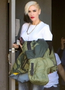 gwen-stefani-out-and-about-in-los-angeles-12-12-2015_25B15D.jpg