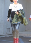 gwen-stefani-out-and-about-in-los-angeles-12-12-2015_45B15D.jpg