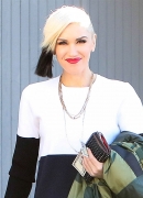 gwen-stefani-out-and-about-in-los-angeles-12-12-2015_55B15D.jpg