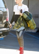 gwen-stefani-out-and-about-in-los-angeles-12-12-2015_75B15D.jpg