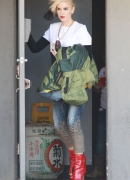 gwen-stefani-out-and-about-in-los-angeles-12-12-2015_85B15D.jpg
