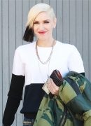 gwen-stefani-out-and-about-in-los-angeles-12-12-2015_95B15D.jpg