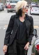 gwen-stefani-out-and-about-in-santa-monica-06-11-2015_85B15D.jpg