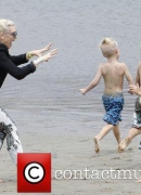 gwen-stefani-plays-with-the-other-children_3895042.jpg