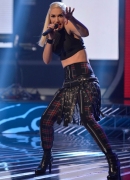 Gwen-Stefani-performs-on-The-X-Factor-UK-1112-3.jpg