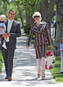 Gwen_Stefani_And_Family_Going_To_Her_Niece_s_Christening_281229.jpg