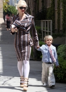 Gwen_Stefani_And_Family_Going_To_Her_Niece_s_Christening_281729.jpg