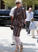 Gwen_Stefani_And_Family_Going_To_Her_Niece_s_Christening_282329.jpg