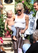 Gwen_Stefani_And_Family_Going_To_Her_Niece_s_Christening_282829.jpg