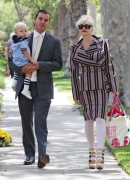 Gwen_Stefani_And_Family_Going_To_Her_Niece_s_Christening_28829.jpg