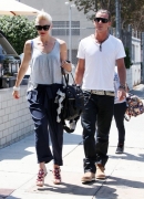 Gwen_Stefani_And_Family_Out_For_Lunch_In_Los_Angeles_281029.jpg