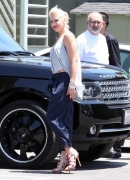 Gwen_Stefani_And_Family_Out_For_Lunch_In_Los_Angeles_28229.jpg