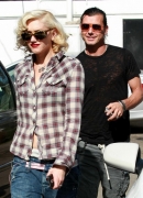 Gwen_Stefani_And_Gavin_Rossdale_At_The_Fox_And_Hounds_Pub.jpg
