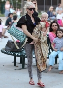 Gwen_Stefani_And_Her_Kids_At_Coldwater_Canyon_Park_281429.jpg